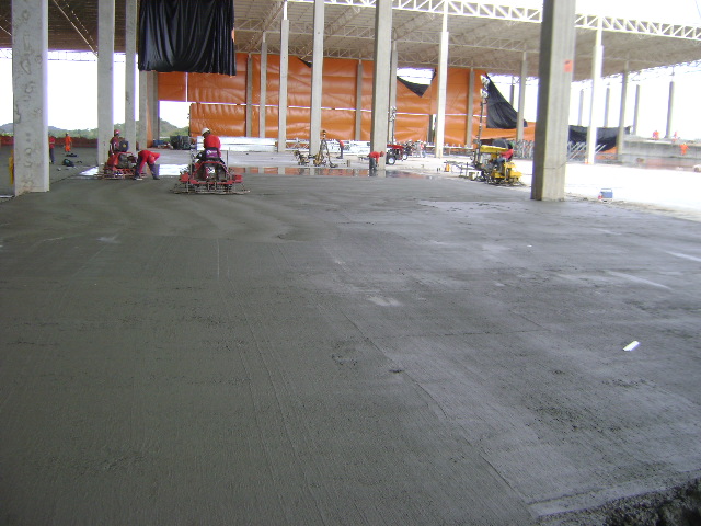 Polimento de piso de concreto